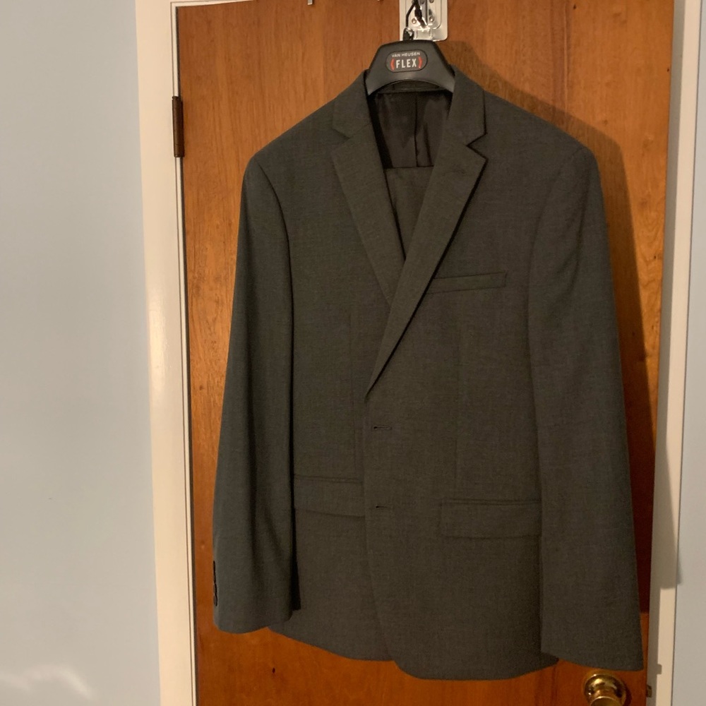 Van Heusen Slim Fit Flex Suit - 42R, Charcoal Grey